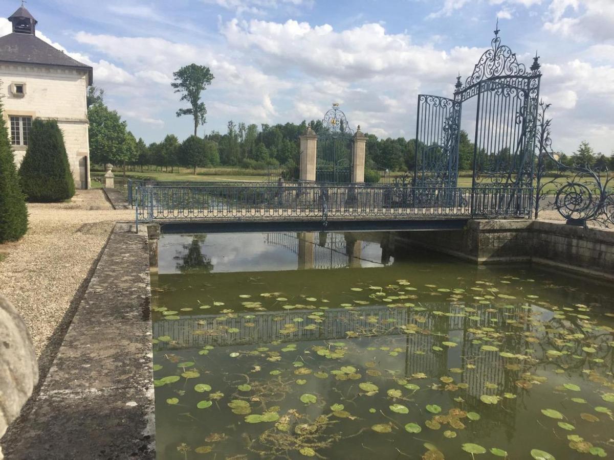 Chateau De Vitry-La-Ville 외부 사진